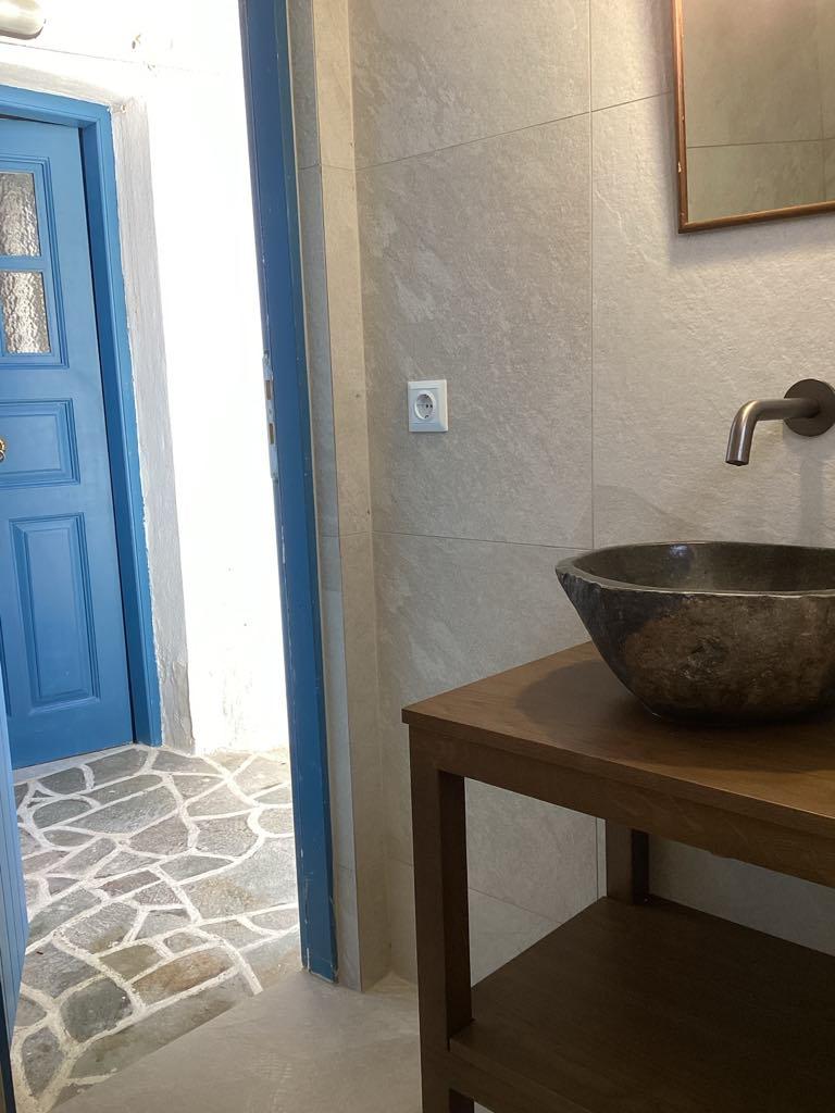 Bathroom 1 — Yiayia's Place Folegandros