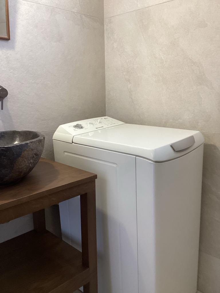 Bathroom 6 — Yiayia's Place Folegandros