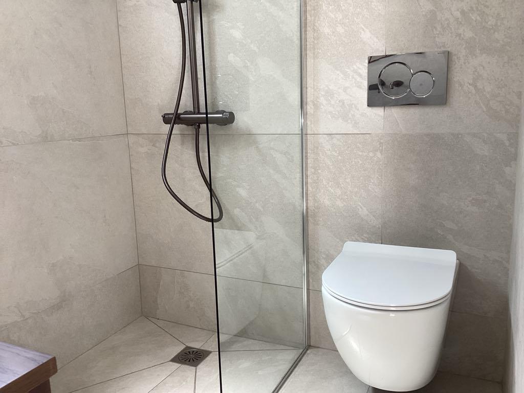 Bathroom 7 — Yiayia's Place Folegandros