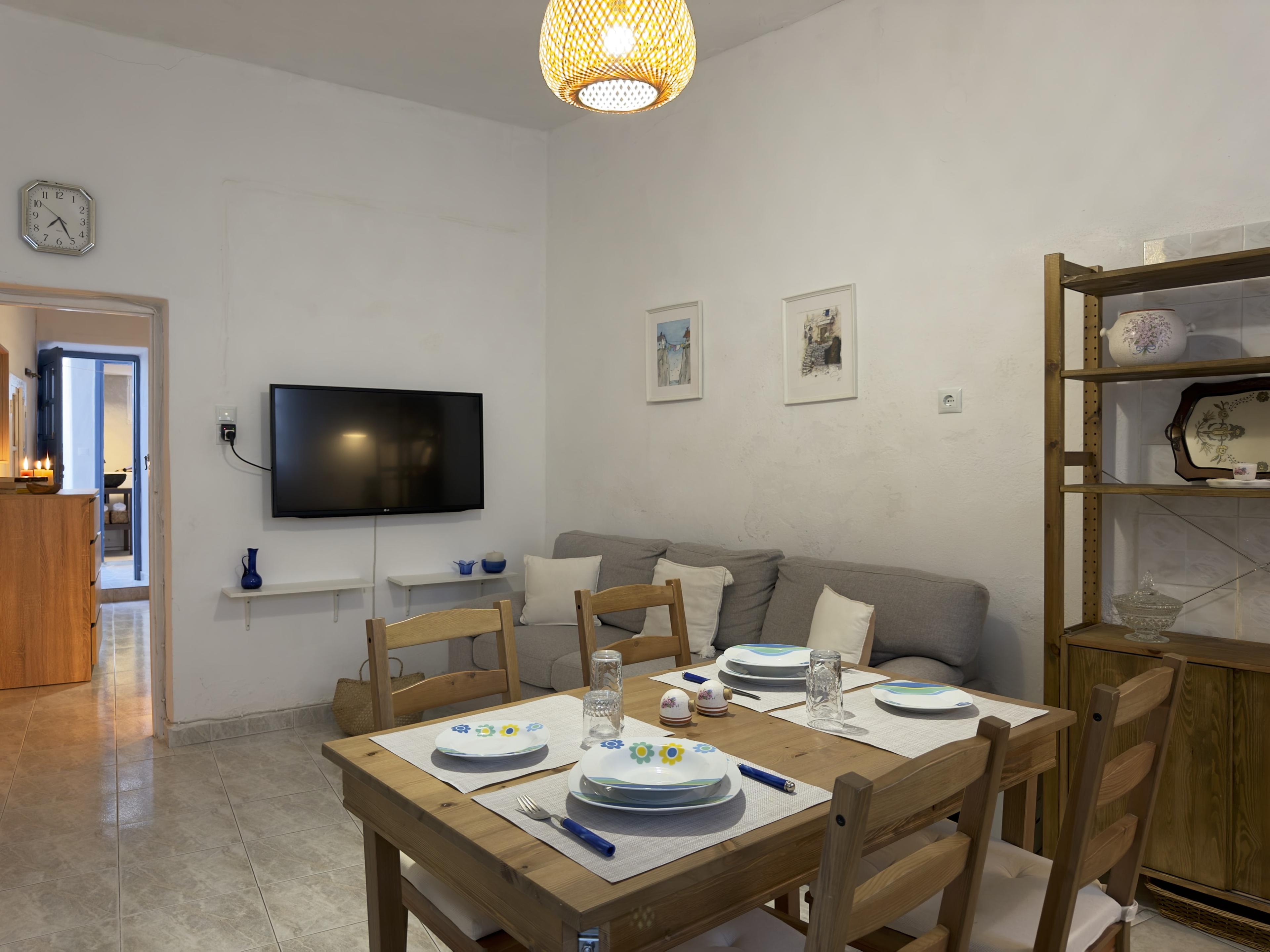 Dining room 3 — Yiayia's Place Folegandros