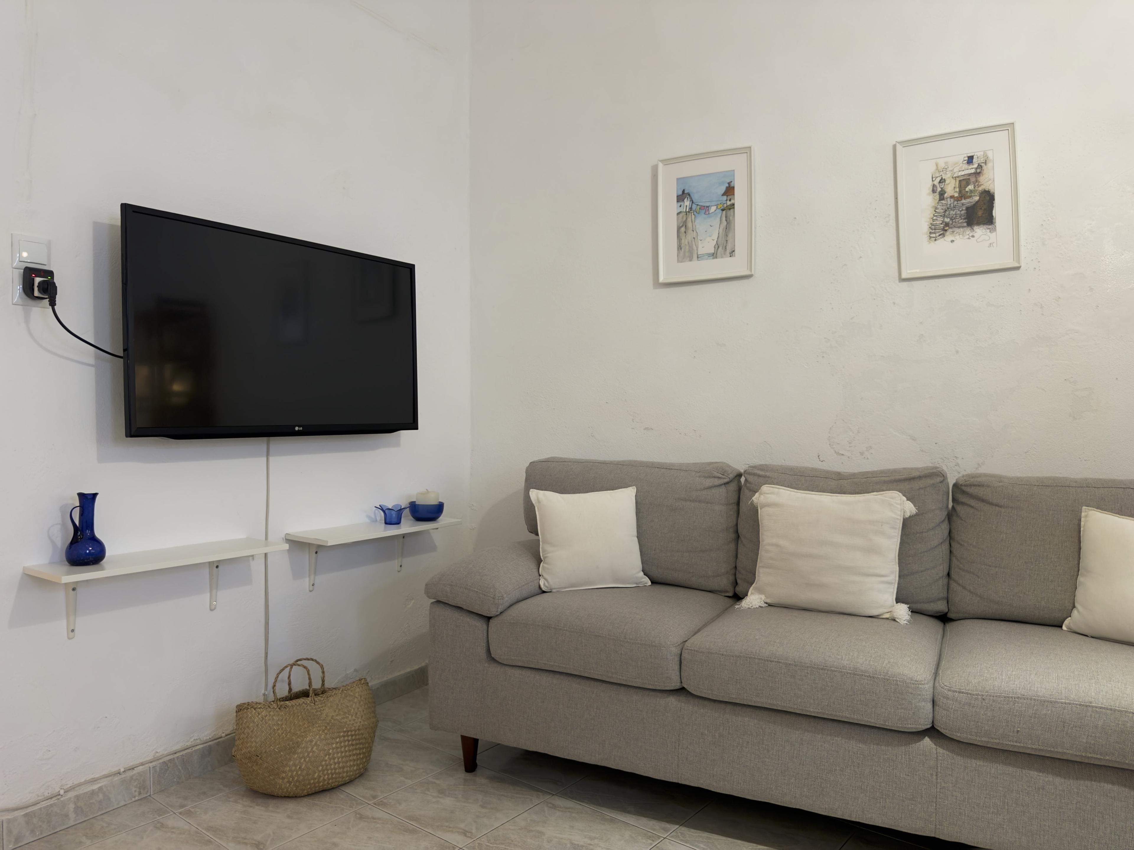 Dining room 7 — Yiayia's Place Folegandros