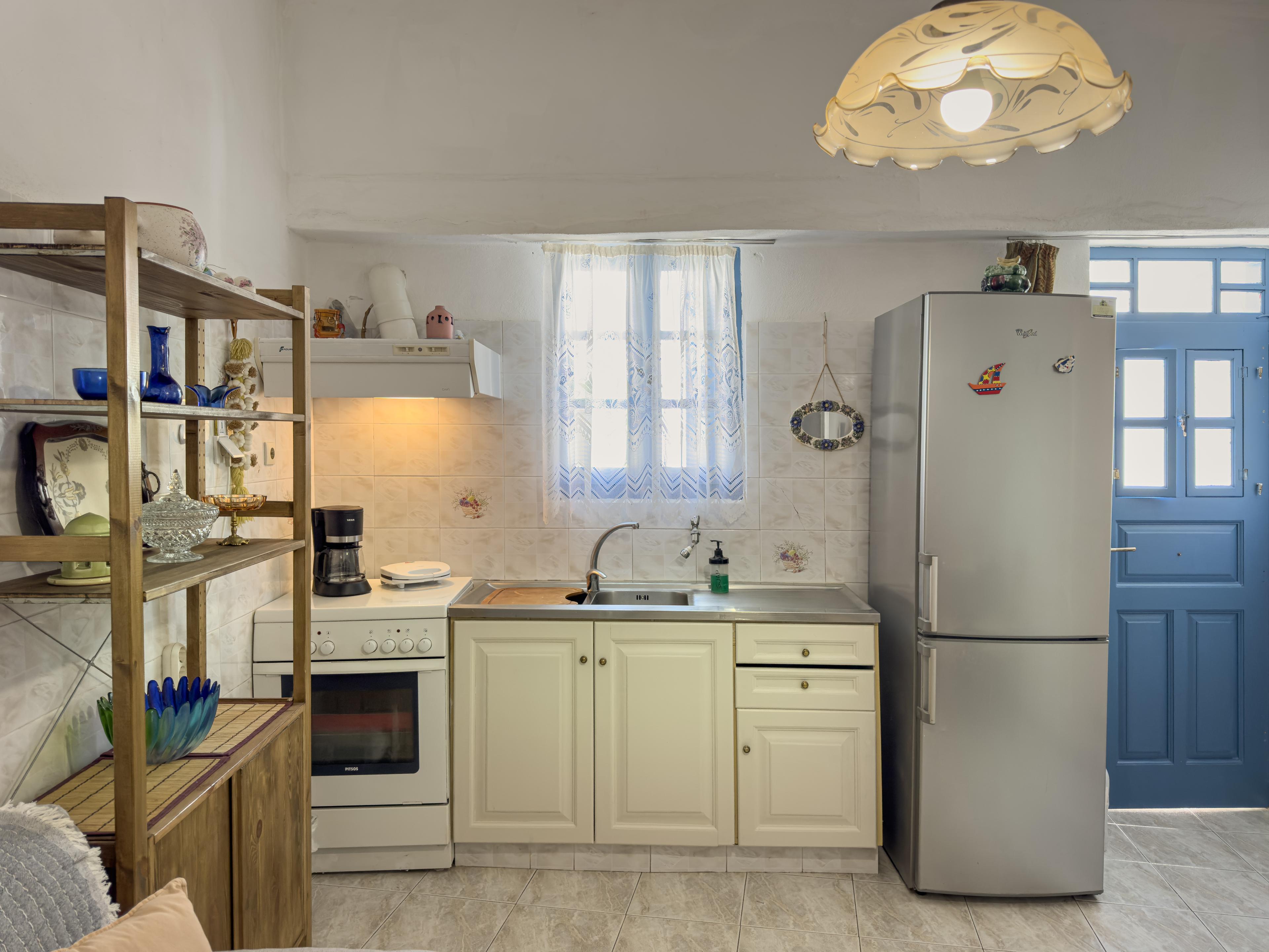 Dining room 10 — Yiayia's Place Folegandros